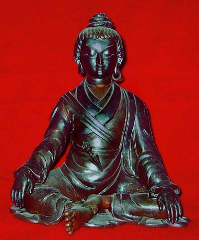 Aro Yesh&eacute; statue