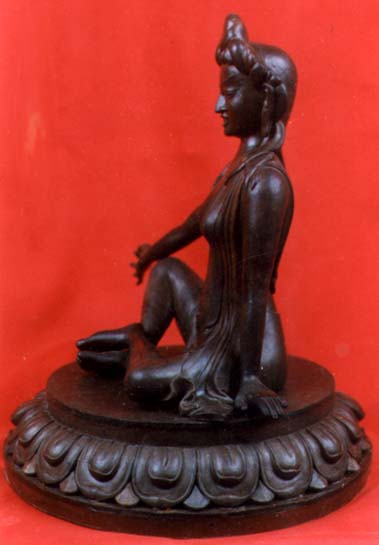 Aro Lingma statue